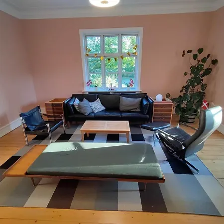 Villa Classic 260 M2 Near Holte